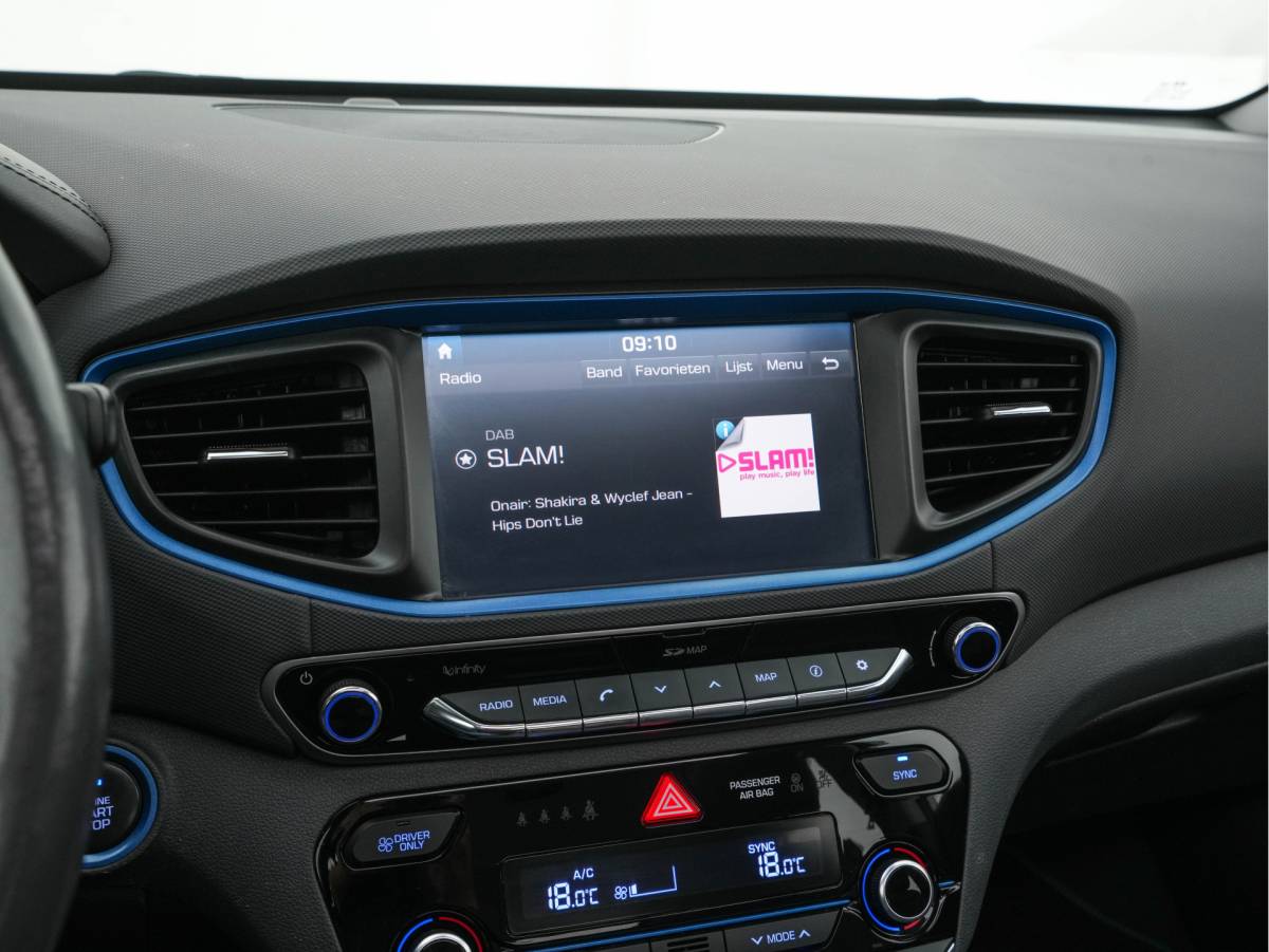 Hyundai IONIQ Hyundai IONIQ 1.6 GDi First Edition Aut. *PANO | LEATHER | XENON | ADAPTIVE-CRUISE | MEMORY-PACK | BLIND-SPOT | HEATED-COMFORTSEATS | NAVI-FULLMAP | CAMERA | KEYLESS | ECC | PDC | 15”ALU*