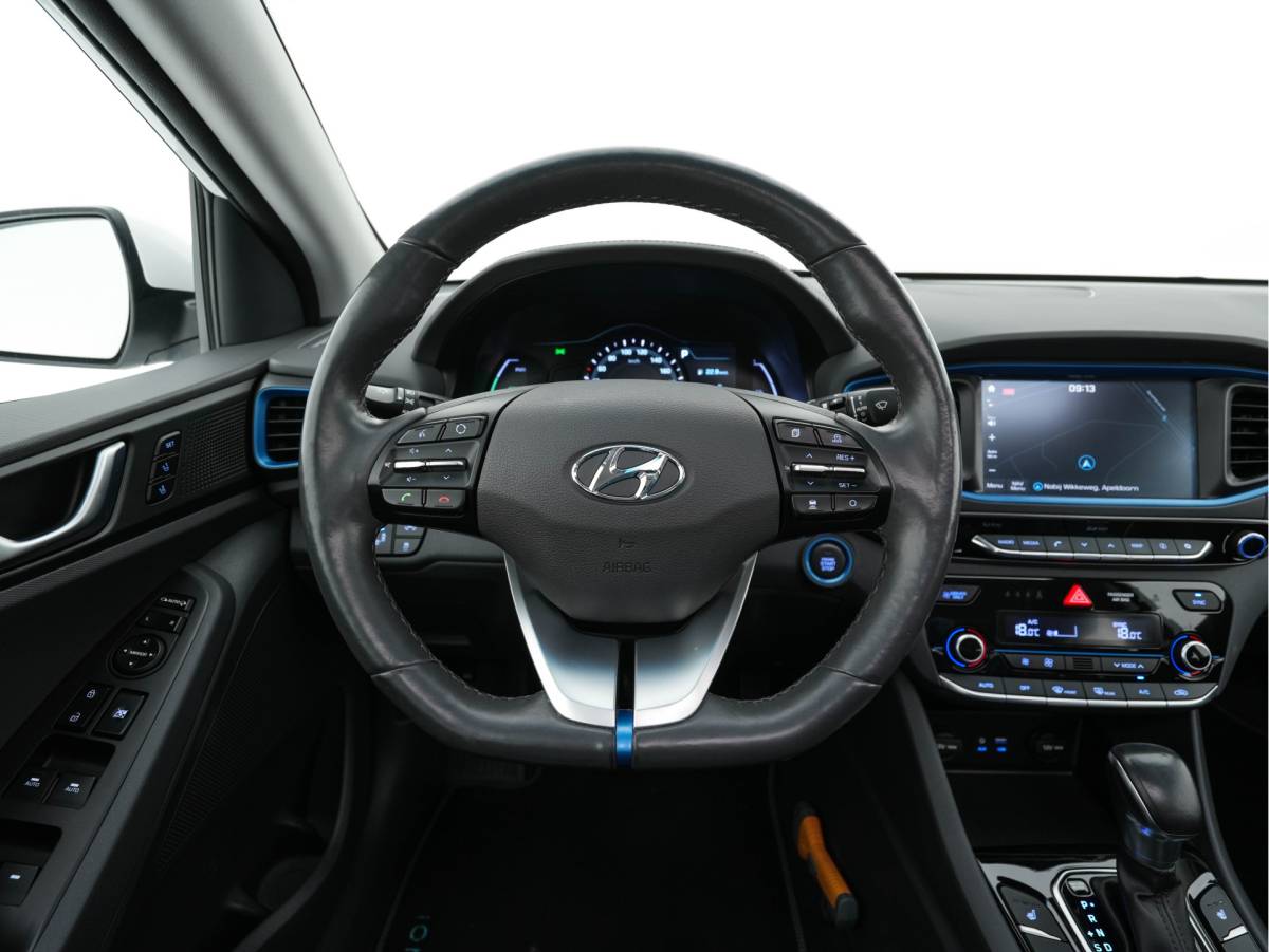 Hyundai IONIQ Hyundai IONIQ 1.6 GDi First Edition Aut. *PANO | LEATHER | XENON | ADAPTIVE-CRUISE | MEMORY-PACK | BLIND-SPOT | HEATED-COMFORTSEATS | NAVI-FULLMAP | CAMERA | KEYLESS | ECC | PDC | 15”ALU*