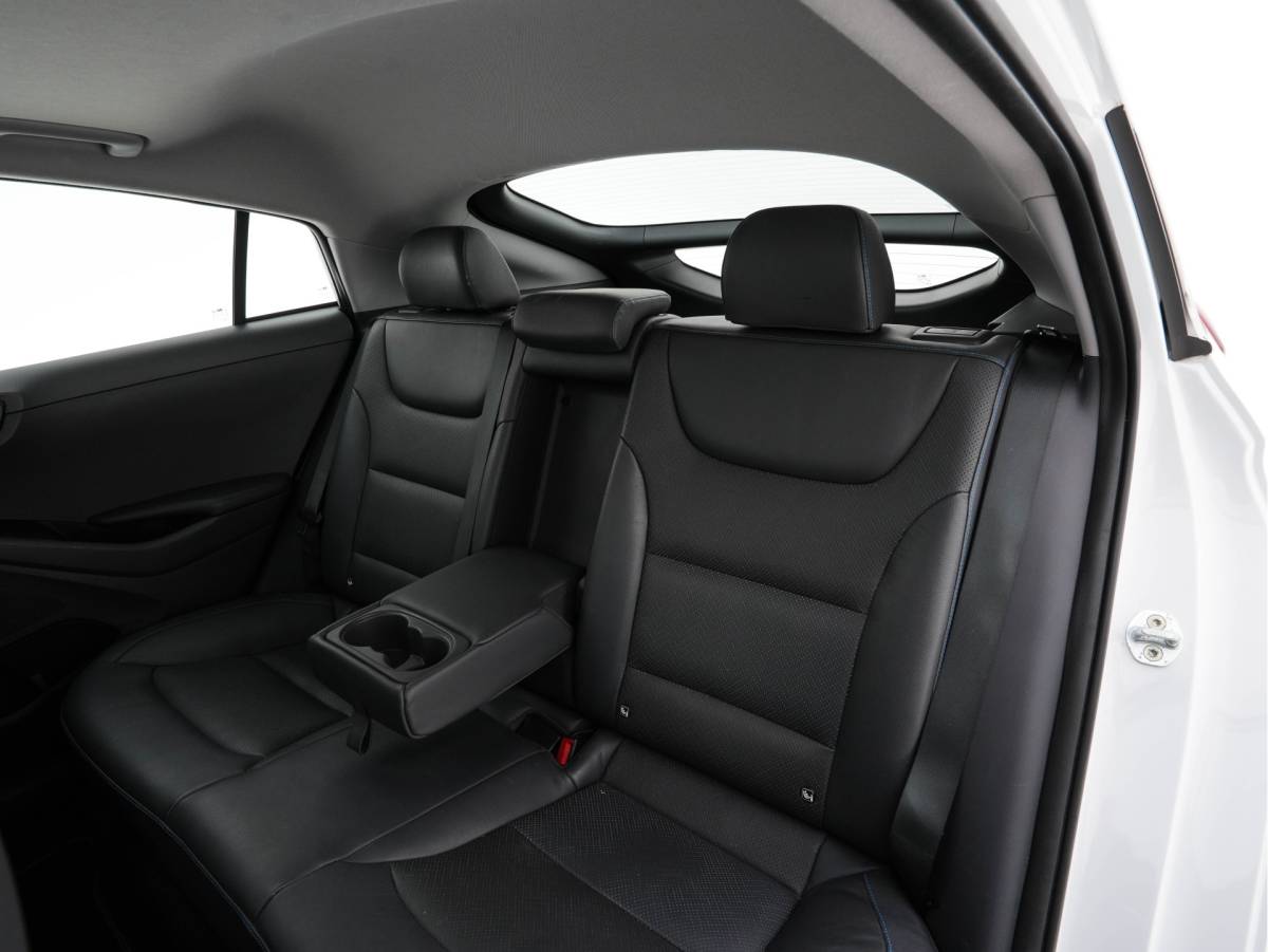Hyundai IONIQ Hyundai IONIQ 1.6 GDi First Edition Aut. *PANO | LEATHER | XENON | ADAPTIVE-CRUISE | MEMORY-PACK | BLIND-SPOT | HEATED-COMFORTSEATS | NAVI-FULLMAP | CAMERA | KEYLESS | ECC | PDC | 15”ALU*