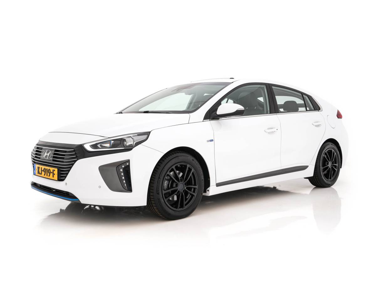Hyundai IONIQ Hyundai IONIQ 1.6 GDi First Edition Aut. *PANO | LEATHER | XENON | ADAPTIVE-CRUISE | MEMORY-PACK | BLIND-SPOT | HEATED-COMFORTSEATS | NAVI-FULLMAP | CAMERA | KEYLESS | ECC | PDC | 15”ALU*