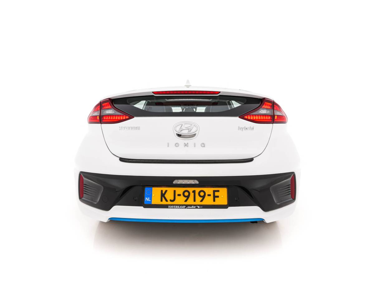 Hyundai IONIQ Hyundai IONIQ 1.6 GDi First Edition Aut. *PANO | LEATHER | XENON | ADAPTIVE-CRUISE | MEMORY-PACK | BLIND-SPOT | HEATED-COMFORTSEATS | NAVI-FULLMAP | CAMERA | KEYLESS | ECC | PDC | 15”ALU*