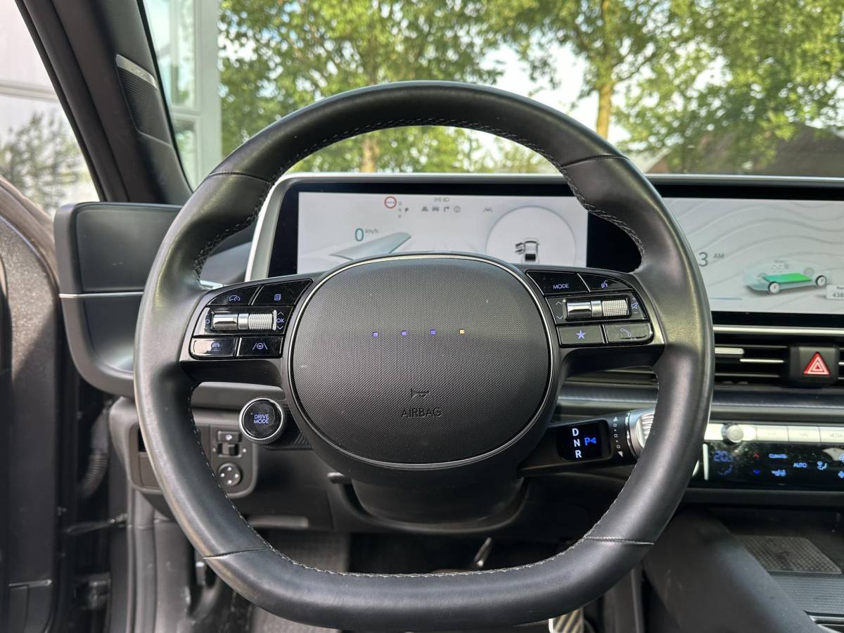 Hyundai IONIQ 6 Hyundai IONIQ 6 First Edition AWD 77.4 kWh SOH 100% | PANO | STOEL VERWAMRING VOOR & ACHTER | MEM. SEAT | ELEK. STOELEN | BOSE BOXEN | 360 CAMERA | FABRIEKS GARANTIE TM 03-2028 | RIJKLAAR ! |