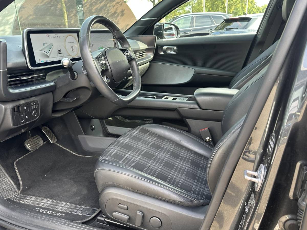 Hyundai IONIQ 6 Hyundai IONIQ 6 First Edition AWD 77.4 kWh SOH 100% | PANO | STOEL VERWAMRING VOOR & ACHTER | MEM. SEAT | ELEK. STOELEN | BOSE BOXEN | 360 CAMERA | FABRIEKS GARANTIE TM 03-2028 | RIJKLAAR ! |