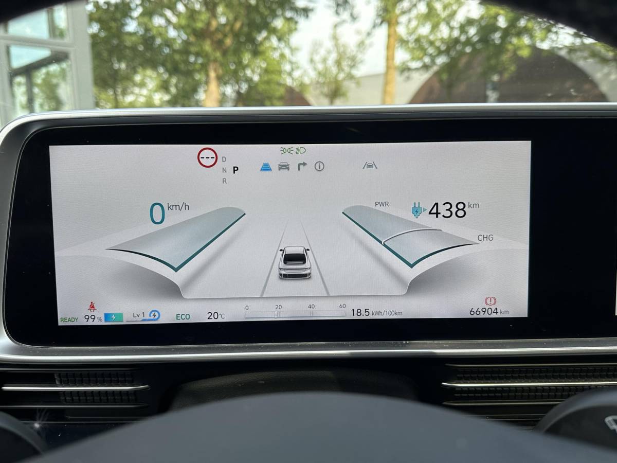 Hyundai IONIQ 6 Hyundai IONIQ 6 First Edition AWD 77.4 kWh SOH 100% | PANO | STOEL VERWAMRING VOOR & ACHTER | MEM. SEAT | ELEK. STOELEN | BOSE BOXEN | 360 CAMERA | FABRIEKS GARANTIE TM 03-2028 | RIJKLAAR ! |
