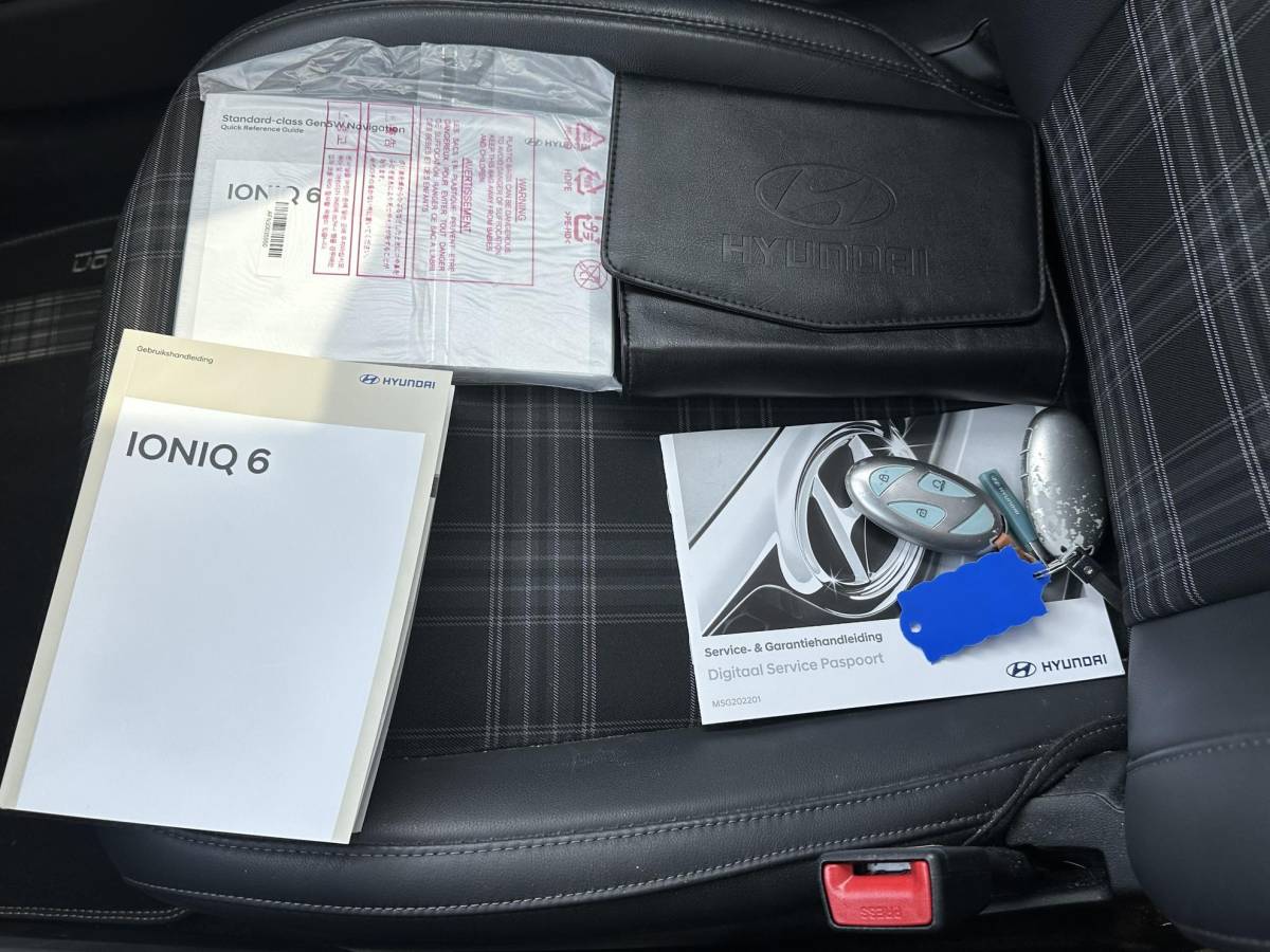 Hyundai IONIQ 6 Hyundai IONIQ 6 First Edition AWD 77.4 kWh SOH 100% | PANO | STOEL VERWAMRING VOOR & ACHTER | MEM. SEAT | ELEK. STOELEN | BOSE BOXEN | 360 CAMERA | FABRIEKS GARANTIE TM 03-2028 | RIJKLAAR ! |