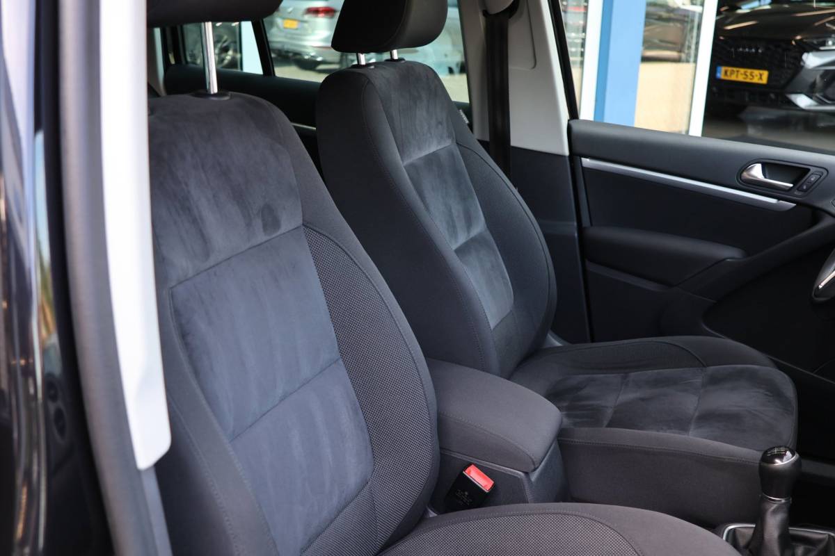 Volkswagen Tiguan Volkswagen Tiguan 1.4 TSI R-Line App-connect Trekhaak LED/Xenon