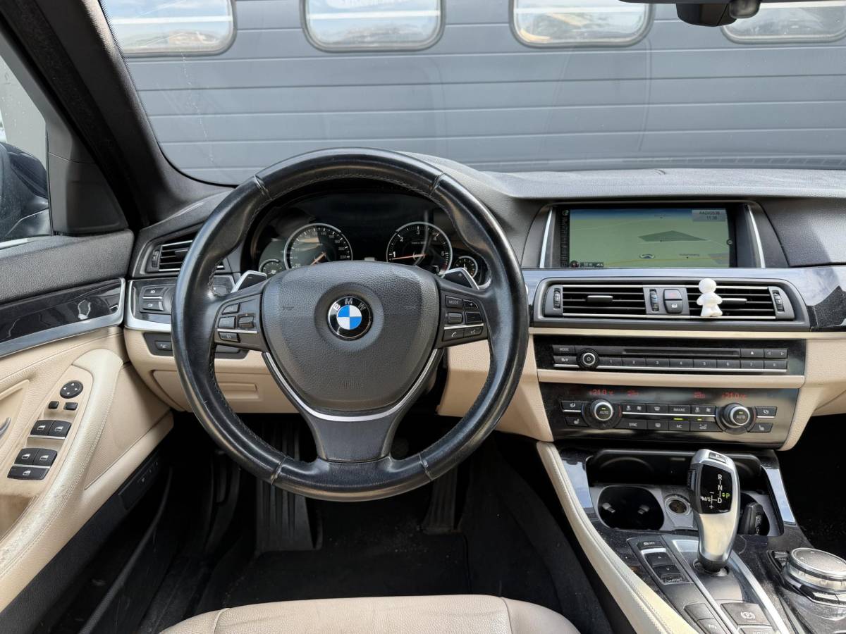 BMW 5 Serie BMW 5-serie 520d Executive | Navigatie | Camera | Head-Up Display | Stoelverwarming |