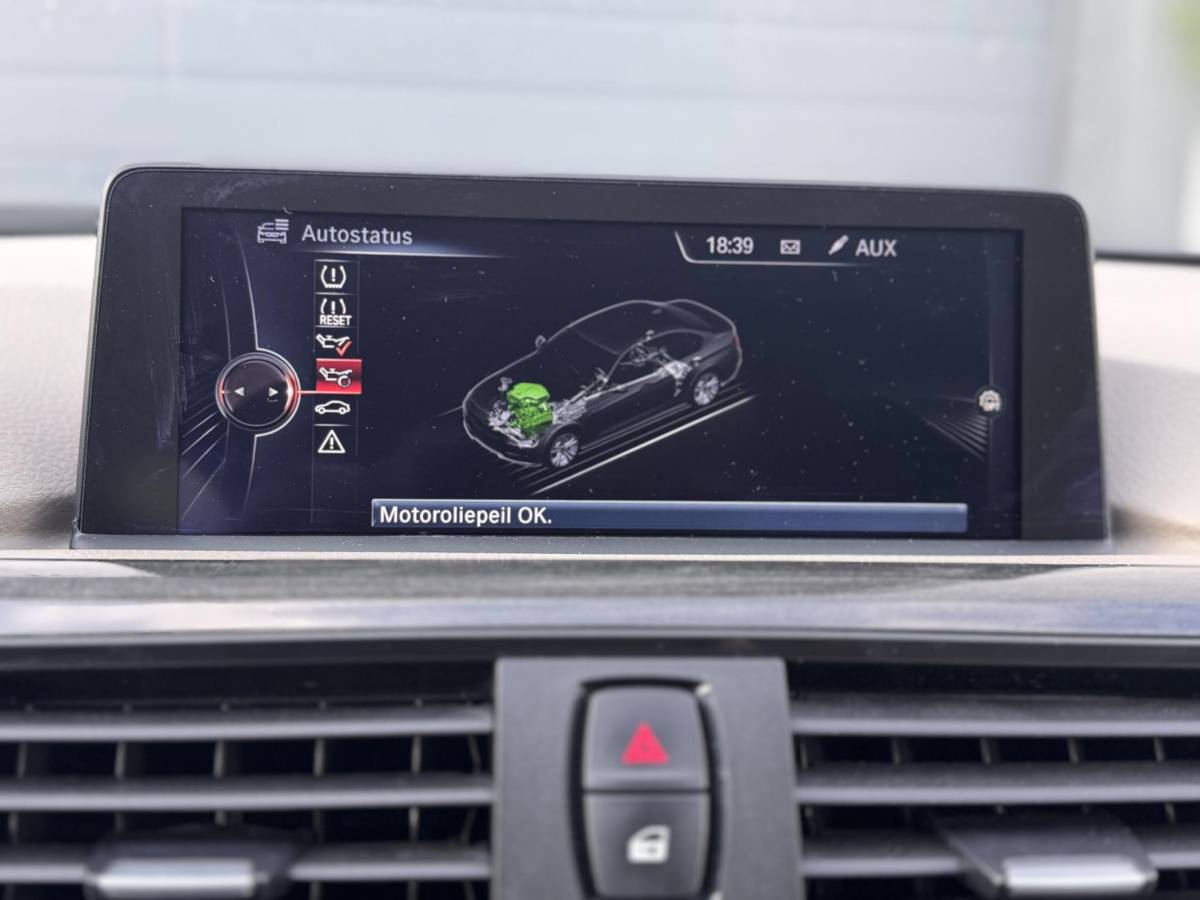 BMW 3 Serie BMW 3-serie 320i Executive Sport / Nap / Garantie / Airco / Navi / Cruise / Carplay /