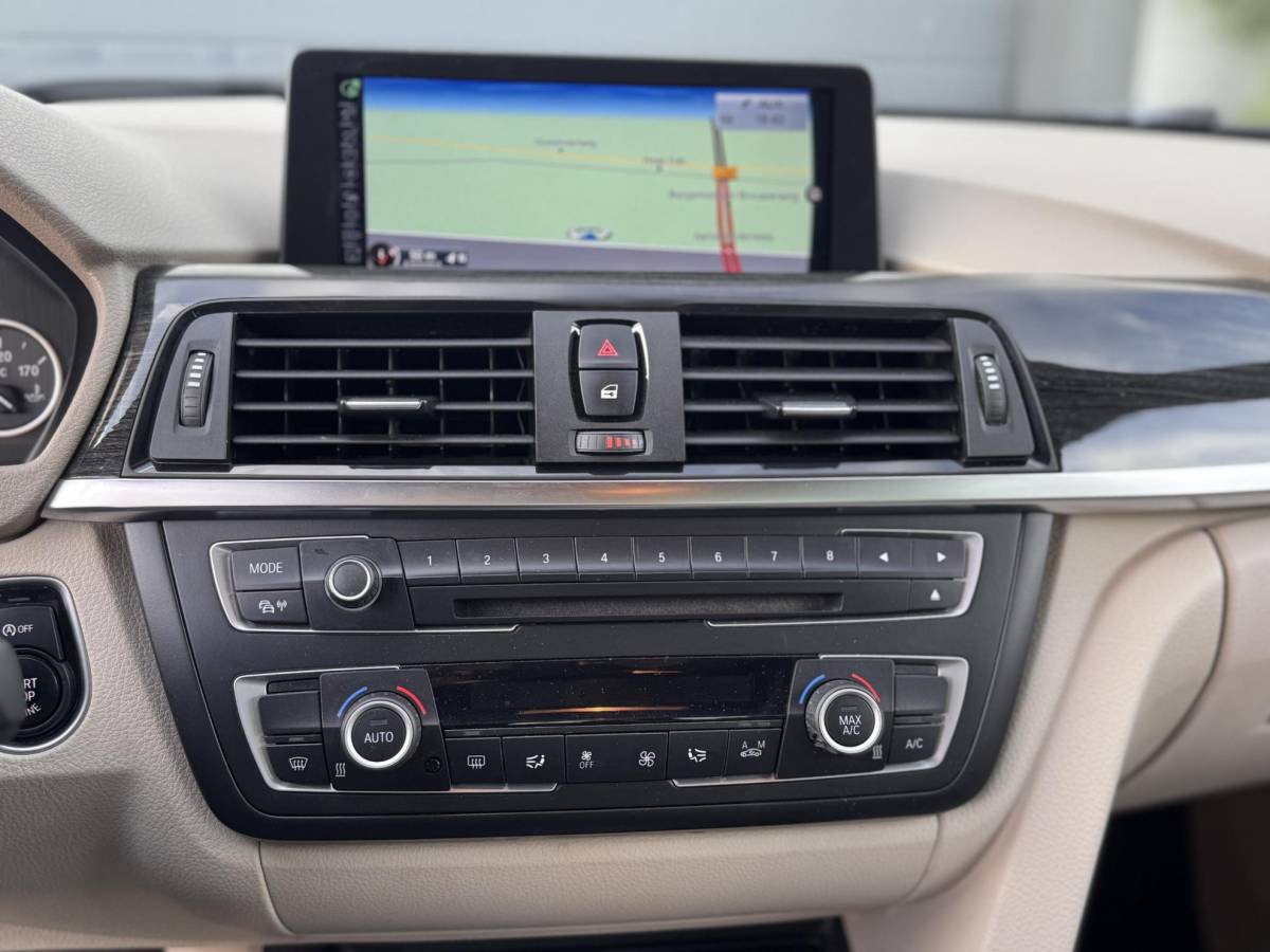 BMW 3 Serie BMW 3-serie 320i Executive Sport / Nap / Garantie / Airco / Navi / Cruise / Carplay /