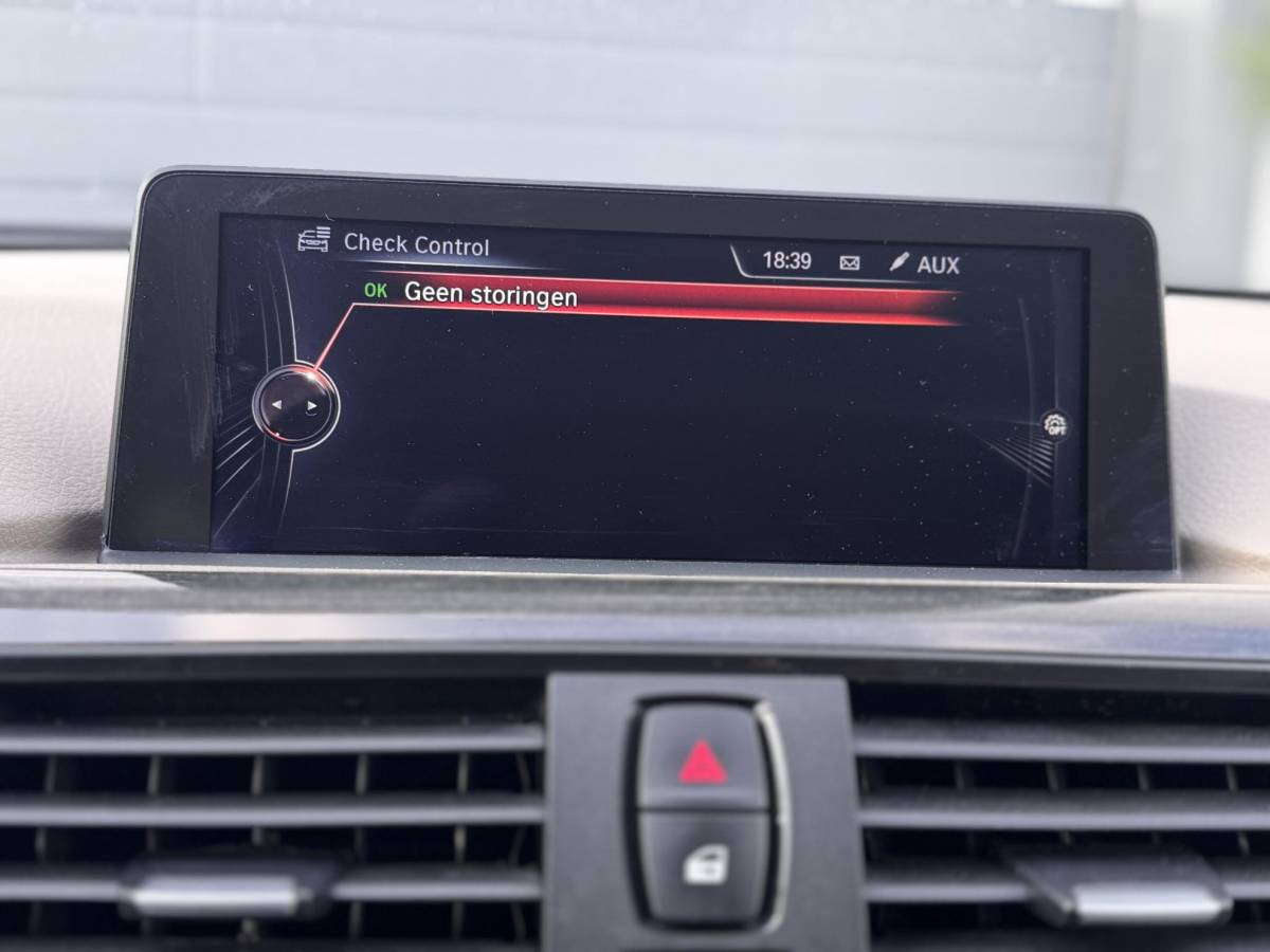 BMW 3 Serie BMW 3-serie 320i Executive Sport / Nap / Garantie / Airco / Navi / Cruise / Carplay /