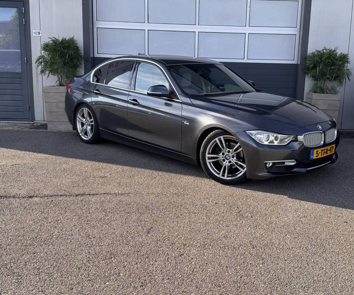BMW 3 Serie BMW 3-serie 320i Executive Sport / Nap / Garantie / Airco / Navi / Cruise / Carplay /
