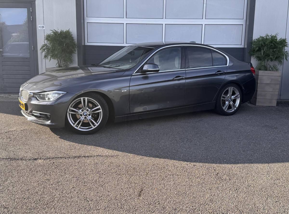 BMW 3 Serie BMW 3-serie 320i Executive Sport / Nap / Garantie / Airco / Navi / Cruise / Carplay /