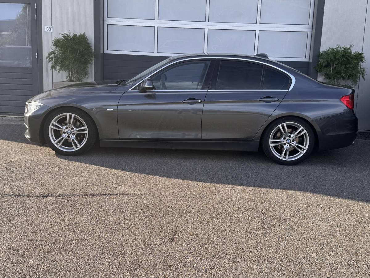 BMW 3 Serie BMW 3-serie 320i Executive Sport / Nap / Garantie / Airco / Navi / Cruise / Carplay /