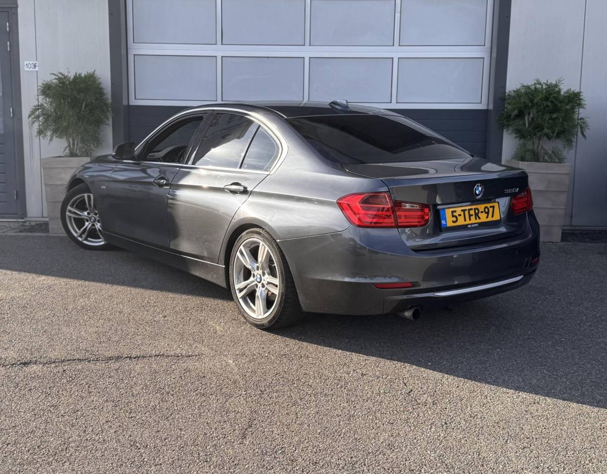 BMW 3 Serie BMW 3-serie 320i Executive Sport / Nap / Garantie / Airco / Navi / Cruise / Carplay /