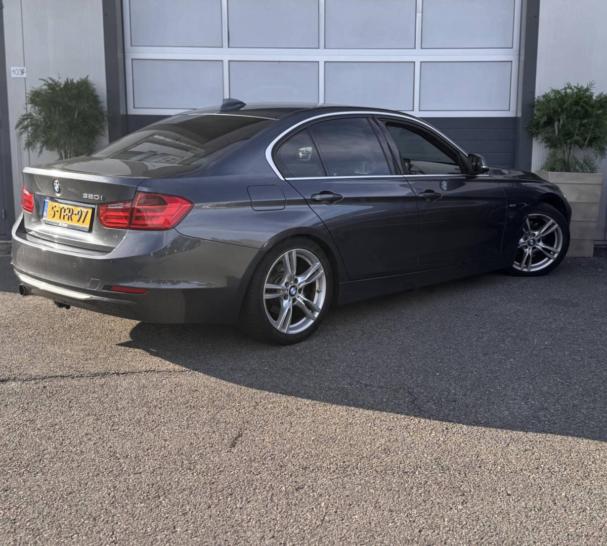 BMW 3 Serie BMW 3-serie 320i Executive Sport / Nap / Garantie / Airco / Navi / Cruise / Carplay /