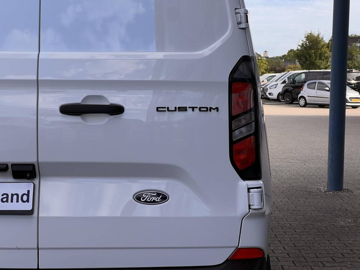 Ford Transit Custom Ford Transit Custom 280 2.0 TDCI L1H1 Trend 136pk | Trekhaak | Camera | Parkeersensoren
