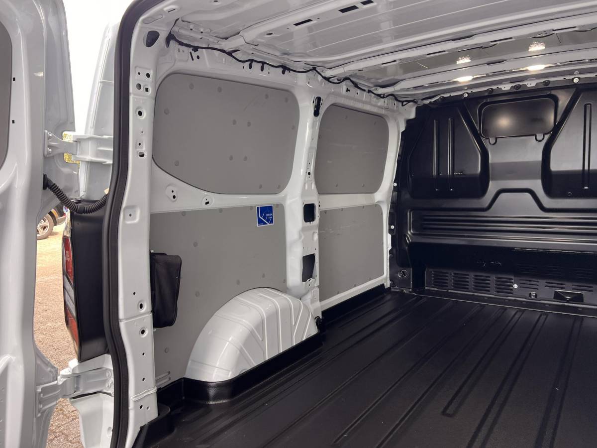Ford Transit Custom Ford Transit Custom 280 2.0 TDCI L1H1 Trend 136pk | Trekhaak | Camera | Parkeersensoren