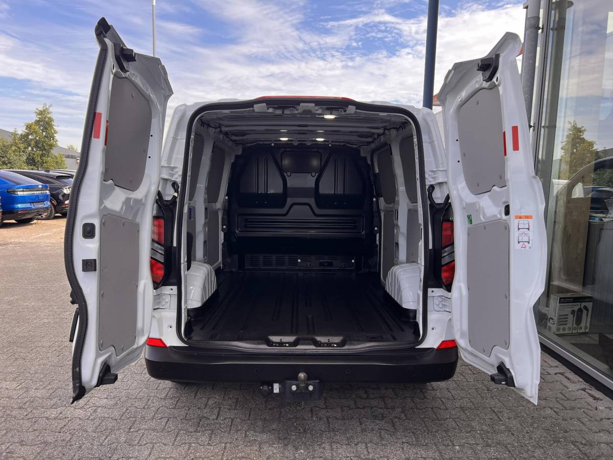 Ford Transit Custom Ford Transit Custom 280 2.0 TDCI L1H1 Trend 136pk | Trekhaak | Camera | Parkeersensoren