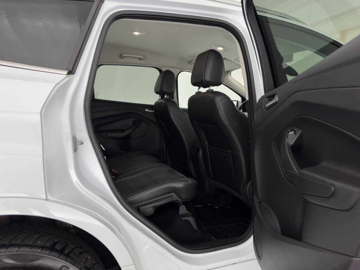 Ford Kuga Ford Kuga 1.6 Titanium Individual Bodystyling Pack AWD Aut. *LEATHER-FABRIC | XENON | SONY-AUDIO | HEATED-COMFORTSEATS | NAVI-FULLMAP | KEYLESS | CAMERA | PRIVACY-GLASS | ECC | PDC | CRUISE | TOWBAR | 18”ALU*