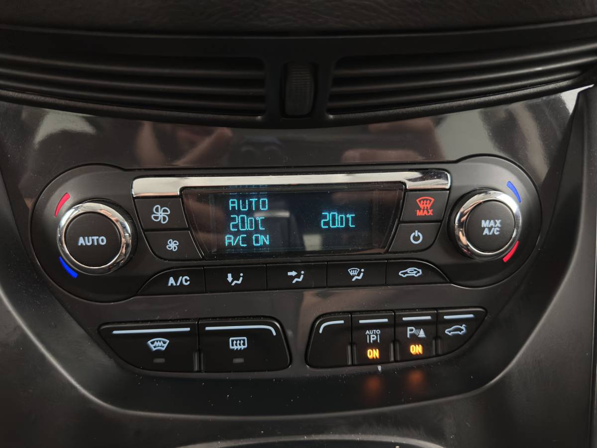 Ford Kuga Ford Kuga 1.6 Titanium Individual Bodystyling Pack AWD Aut. *LEATHER-FABRIC | XENON | SONY-AUDIO | HEATED-COMFORTSEATS | NAVI-FULLMAP | KEYLESS | CAMERA | PRIVACY-GLASS | ECC | PDC | CRUISE | TOWBAR | 18”ALU*