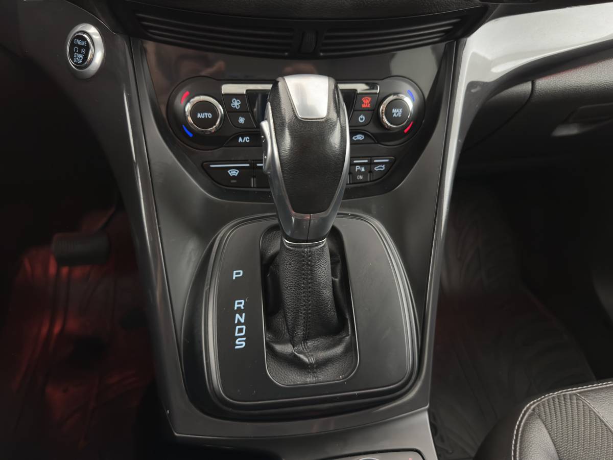 Ford Kuga Ford Kuga 1.6 Titanium Individual Bodystyling Pack AWD Aut. *LEATHER-FABRIC | XENON | SONY-AUDIO | HEATED-COMFORTSEATS | NAVI-FULLMAP | KEYLESS | CAMERA | PRIVACY-GLASS | ECC | PDC | CRUISE | TOWBAR | 18”ALU*