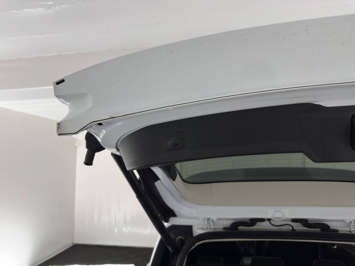 Ford Kuga Ford Kuga 1.6 Titanium Individual Bodystyling Pack AWD Aut. *LEATHER-FABRIC | XENON | SONY-AUDIO | HEATED-COMFORTSEATS | NAVI-FULLMAP | KEYLESS | CAMERA | PRIVACY-GLASS | ECC | PDC | CRUISE | TOWBAR | 18”ALU*