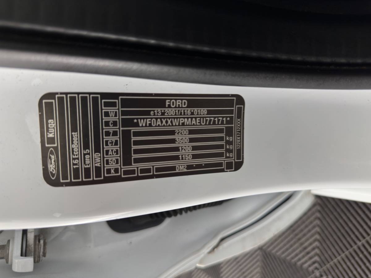 Ford Kuga Ford Kuga 1.6 Titanium Individual Bodystyling Pack AWD Aut. *LEATHER-FABRIC | XENON | SONY-AUDIO | HEATED-COMFORTSEATS | NAVI-FULLMAP | KEYLESS | CAMERA | PRIVACY-GLASS | ECC | PDC | CRUISE | TOWBAR | 18”ALU*