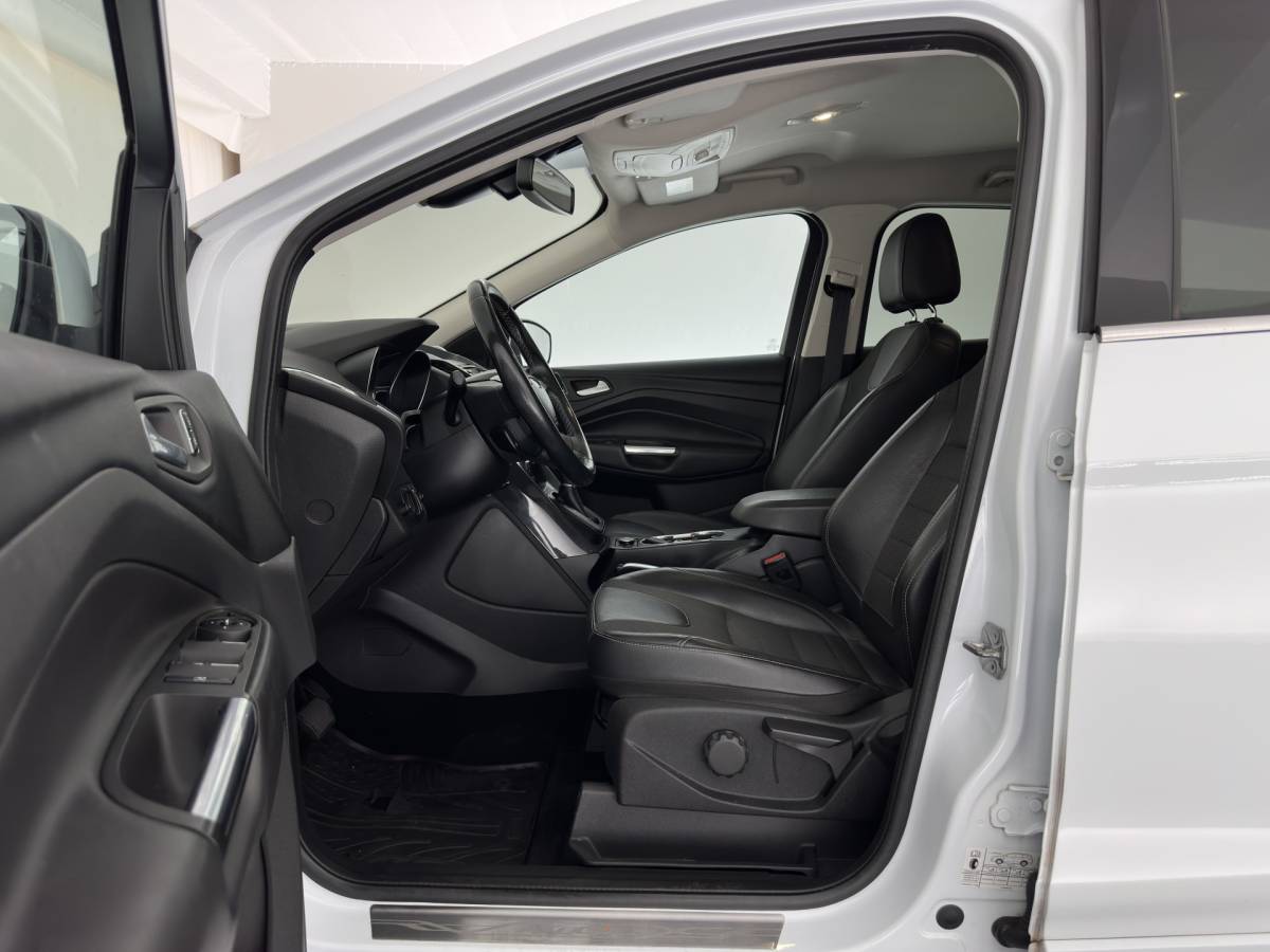 Ford Kuga Ford Kuga 1.6 Titanium Individual Bodystyling Pack AWD Aut. *LEATHER-FABRIC | XENON | SONY-AUDIO | HEATED-COMFORTSEATS | NAVI-FULLMAP | KEYLESS | CAMERA | PRIVACY-GLASS | ECC | PDC | CRUISE | TOWBAR | 18”ALU*