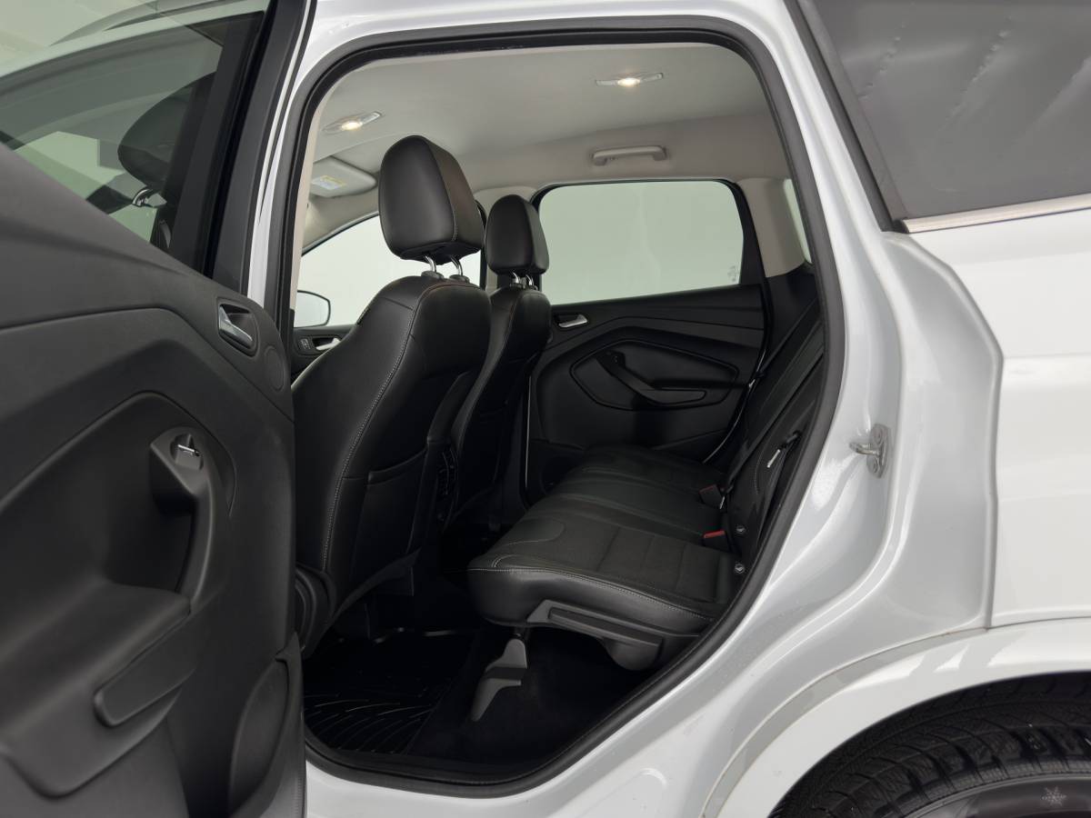 Ford Kuga Ford Kuga 1.6 Titanium Individual Bodystyling Pack AWD Aut. *LEATHER-FABRIC | XENON | SONY-AUDIO | HEATED-COMFORTSEATS | NAVI-FULLMAP | KEYLESS | CAMERA | PRIVACY-GLASS | ECC | PDC | CRUISE | TOWBAR | 18”ALU*