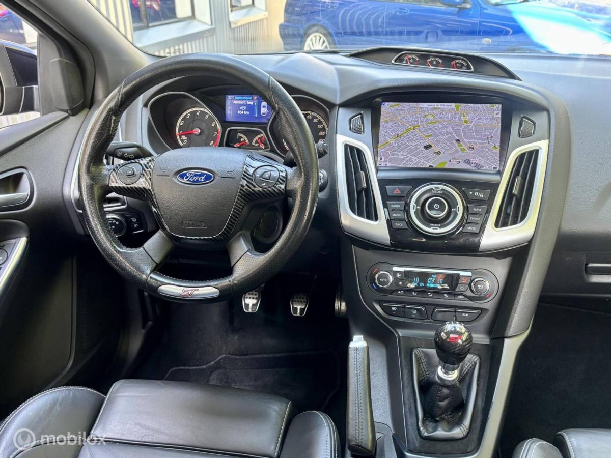 Ford Focus Ford Focus 2.0 EcoBoost ST. SCHUIFDAK, NAVI, CAMERA, STOELVERWARMING