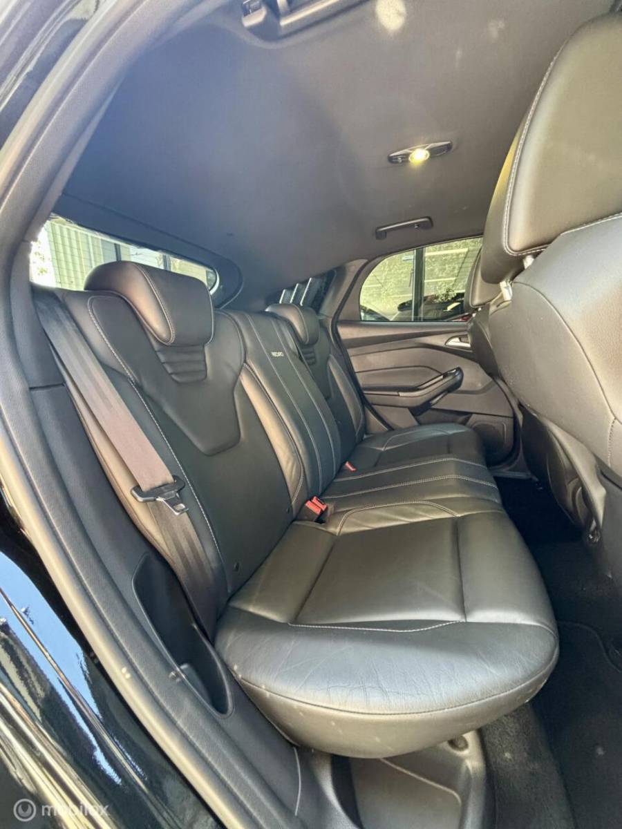 Ford Focus Ford Focus 2.0 EcoBoost ST. SCHUIFDAK, NAVI, CAMERA, STOELVERWARMING