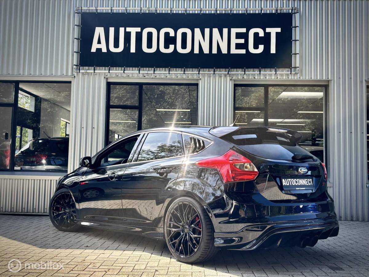 Ford Focus Ford Focus 2.0 EcoBoost ST. SCHUIFDAK, NAVI, CAMERA, STOELVERWARMING