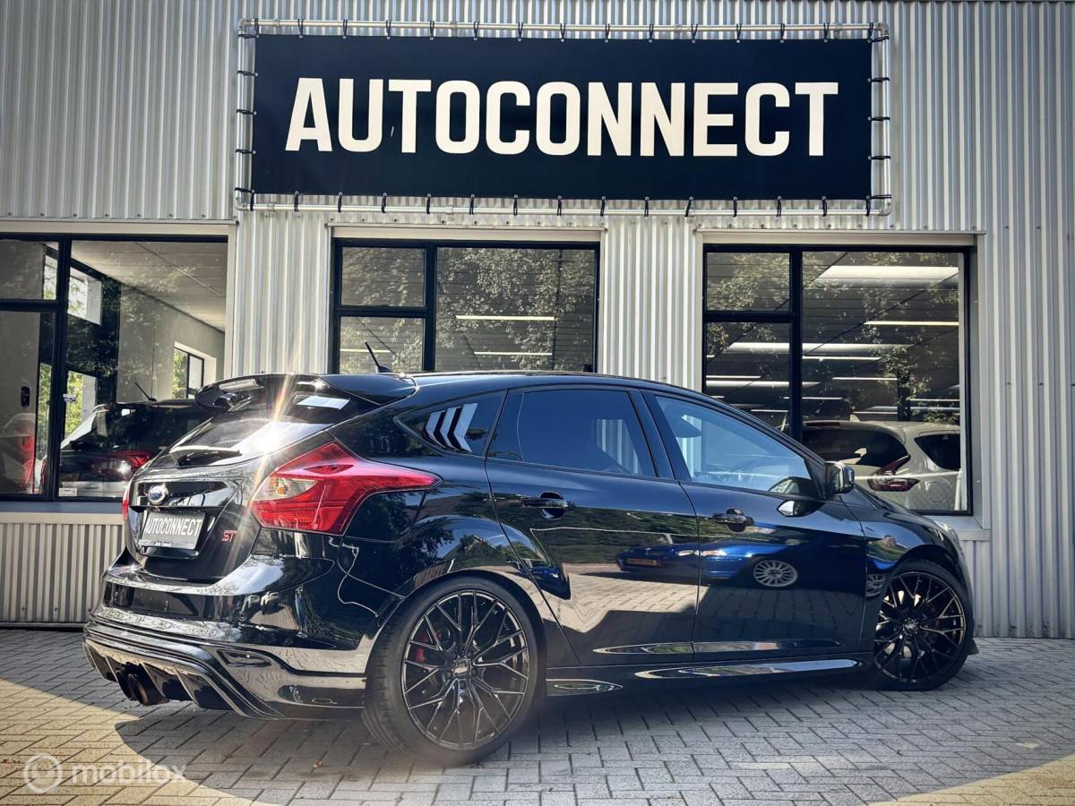 Ford Focus Ford Focus 2.0 EcoBoost ST. SCHUIFDAK, NAVI, CAMERA, STOELVERWARMING