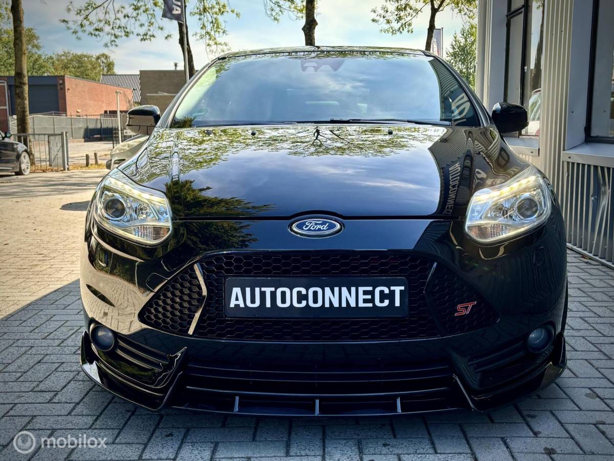 Ford Focus Ford Focus 2.0 EcoBoost ST. SCHUIFDAK, NAVI, CAMERA, STOELVERWARMING