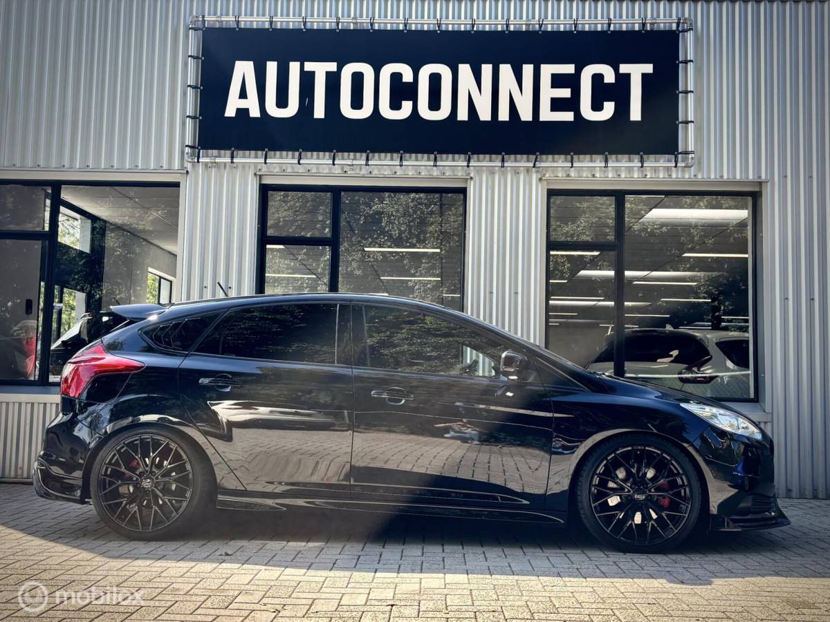 Ford Focus Ford Focus 2.0 EcoBoost ST. SCHUIFDAK, NAVI, CAMERA, STOELVERWARMING
