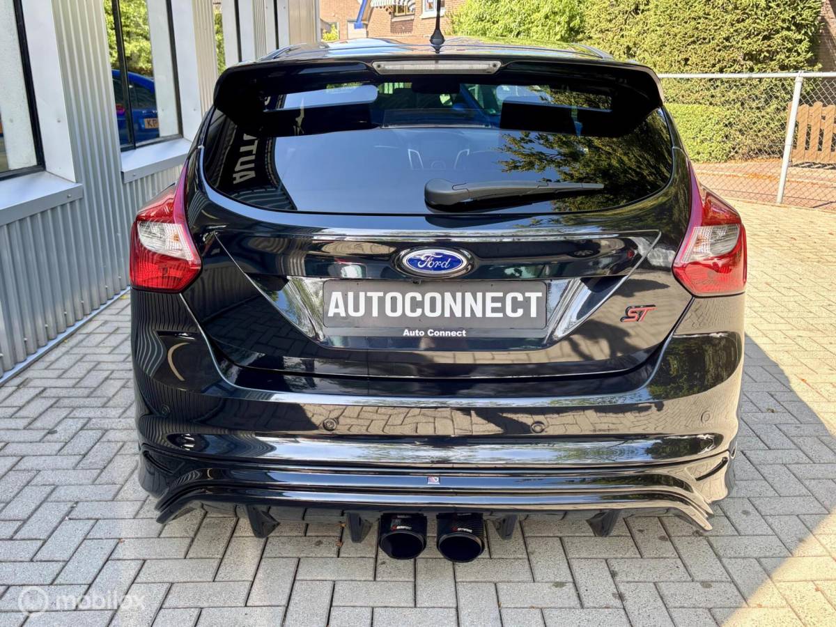 Ford Focus Ford Focus 2.0 EcoBoost ST. SCHUIFDAK, NAVI, CAMERA, STOELVERWARMING