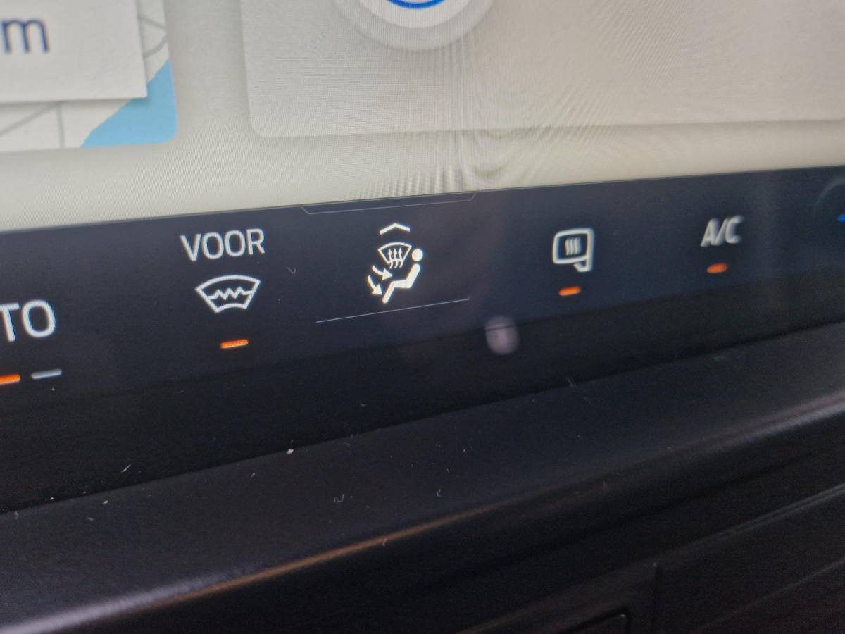 Ford Transit Custom Ford Transit Custom 300 2.0 TDCI L2H1 Trend 19.000 KM | Prof. laadruimte betimmering incl. bindrails | Navigatie | Achteruitrijcamera | Winterpack