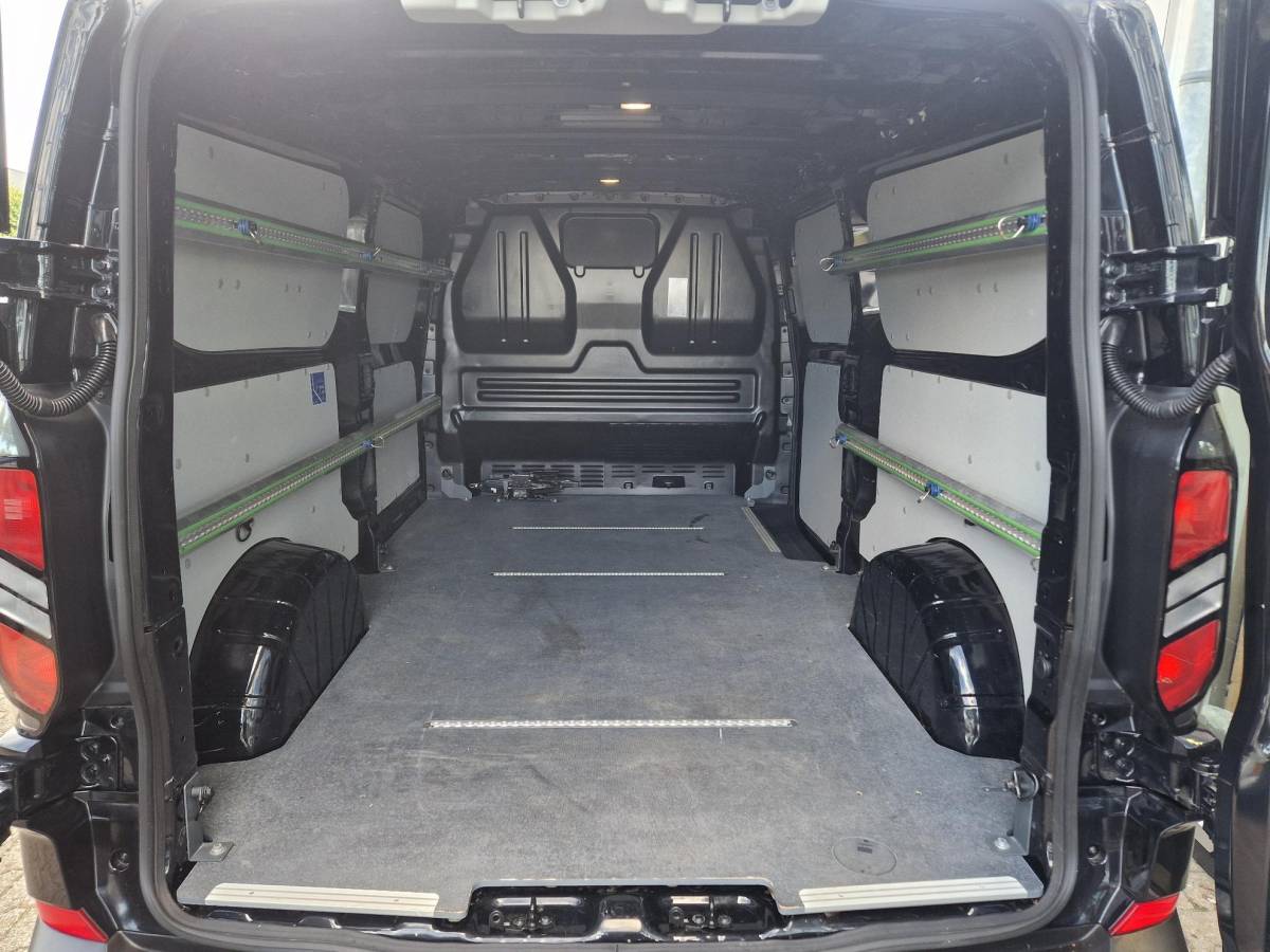 Ford Transit Custom Ford Transit Custom 300 2.0 TDCI L2H1 Trend 19.000 KM | Prof. laadruimte betimmering incl. bindrails | Navigatie | Achteruitrijcamera | Winterpack