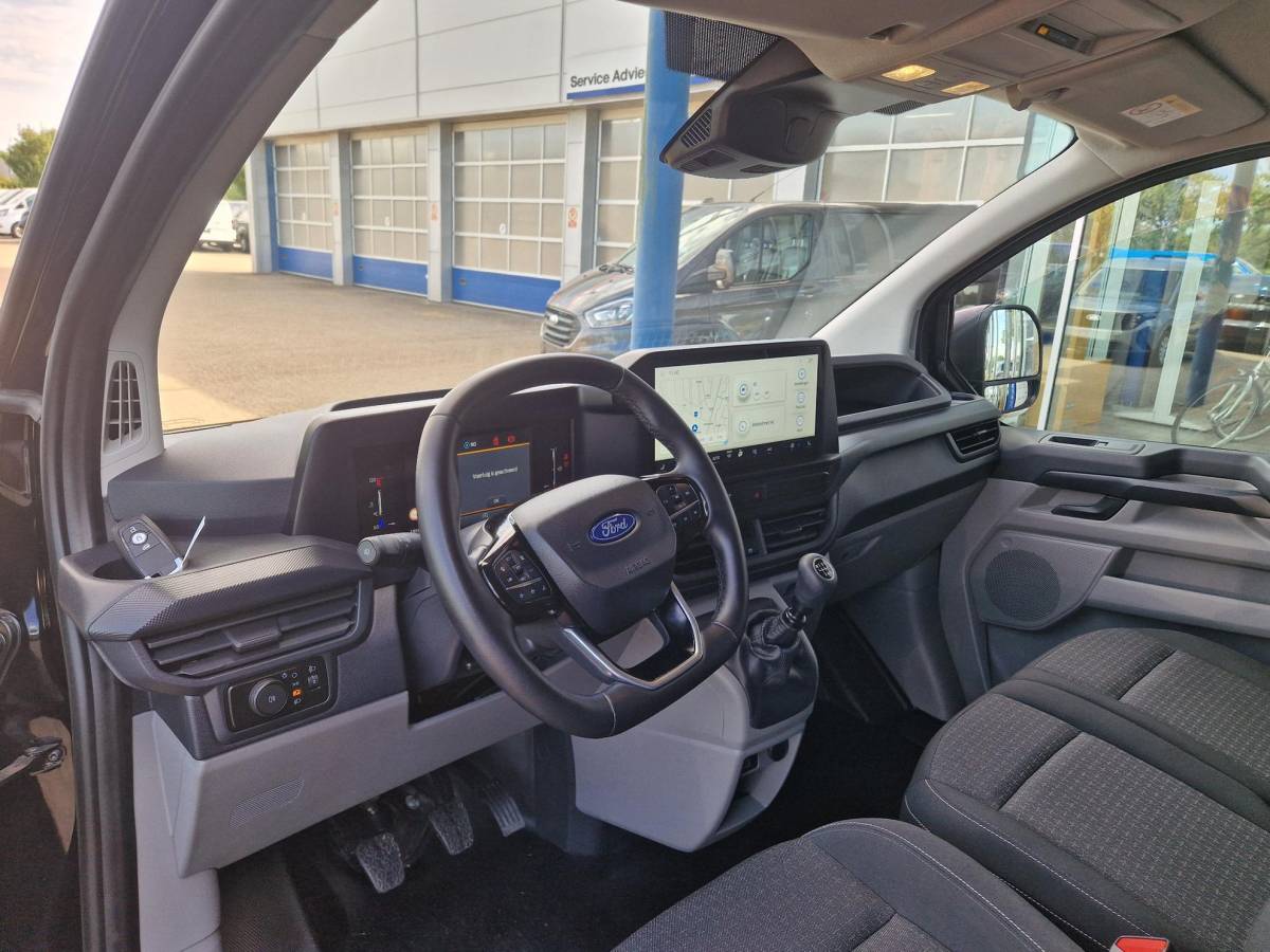 Ford Transit Custom Ford Transit Custom 300 2.0 TDCI L2H1 Trend 19.000 KM | Prof. laadruimte betimmering incl. bindrails | Navigatie | Achteruitrijcamera | Winterpack