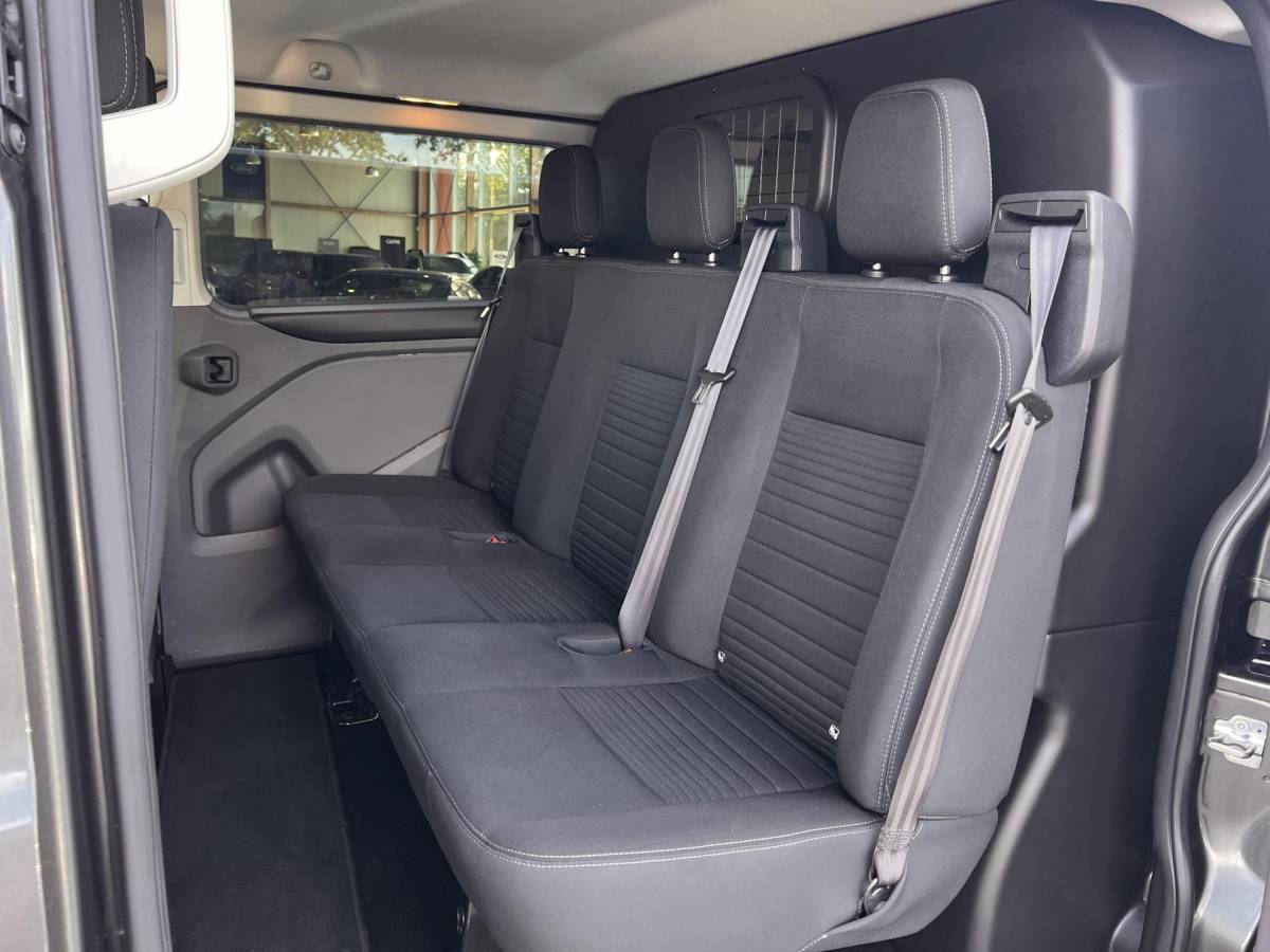 Ford Transit Custom Ford Transit Custom 320 2.0 TDCI L2H1 Limited DC | 125.000 KM | Betimmerde Laadruimte | Navigatie | Adaptieve Cruise Control | Stoelverwarming |