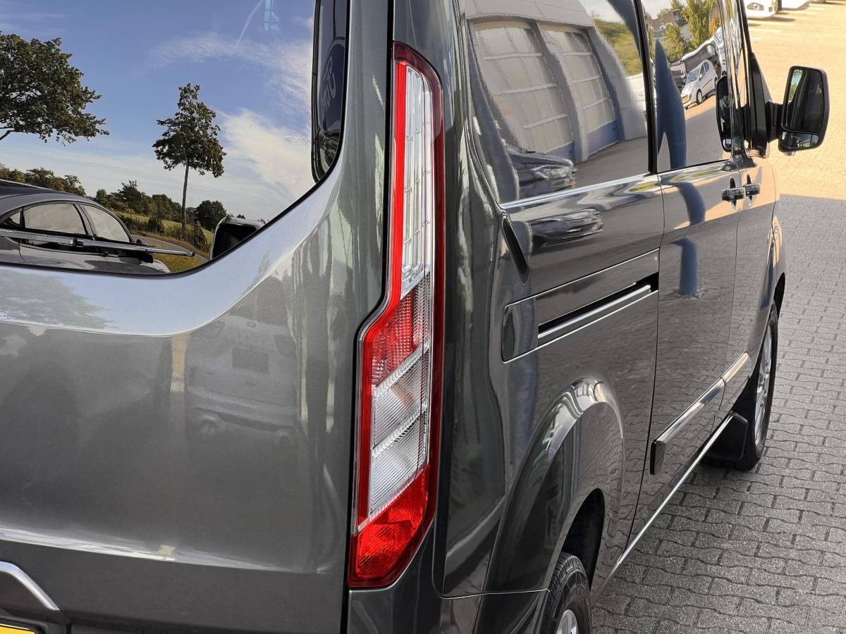 Ford Transit Custom Ford Transit Custom 320 2.0 TDCI L2H1 Limited DC | 125.000 KM | Betimmerde Laadruimte | Navigatie | Adaptieve Cruise Control | Stoelverwarming |