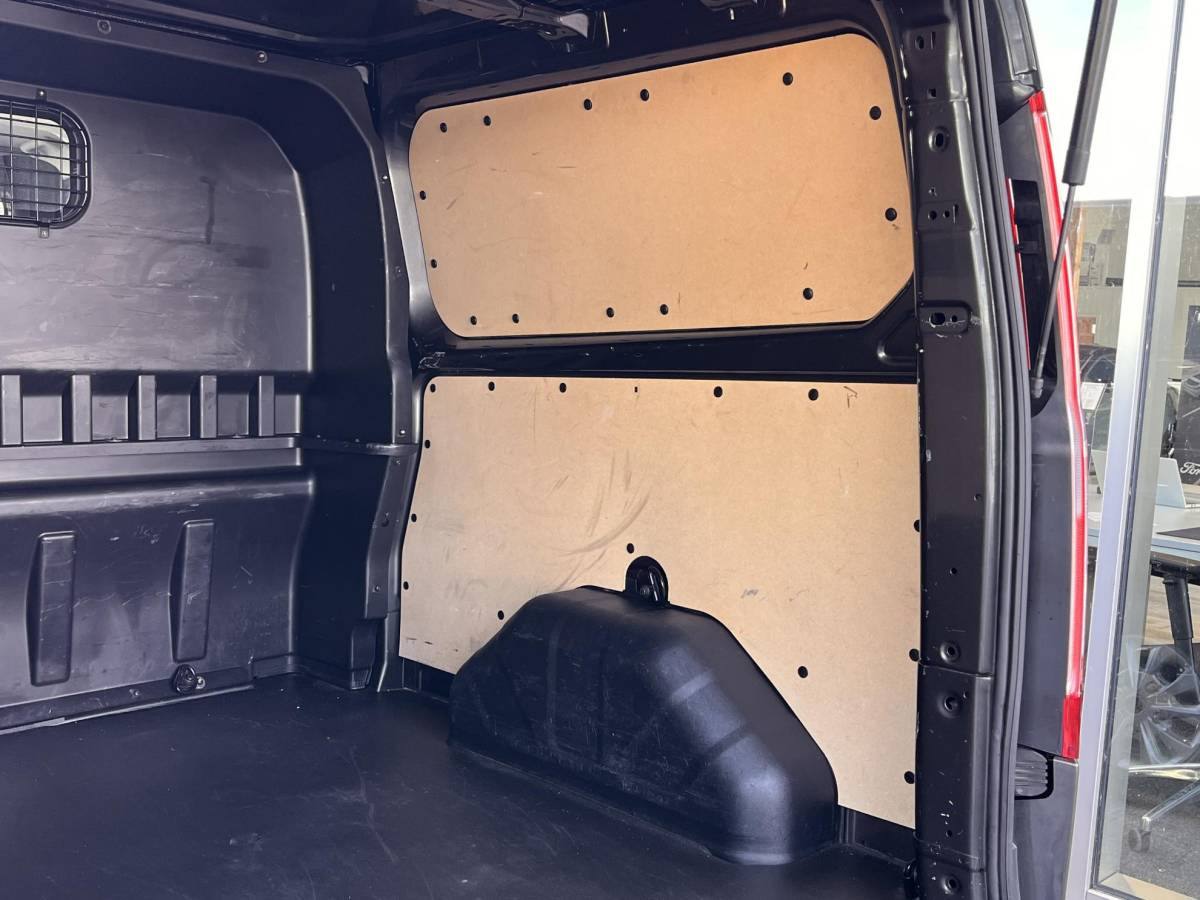 Ford Transit Custom Ford Transit Custom 320 2.0 TDCI L2H1 Limited DC | 125.000 KM | Betimmerde Laadruimte | Navigatie | Adaptieve Cruise Control | Stoelverwarming |