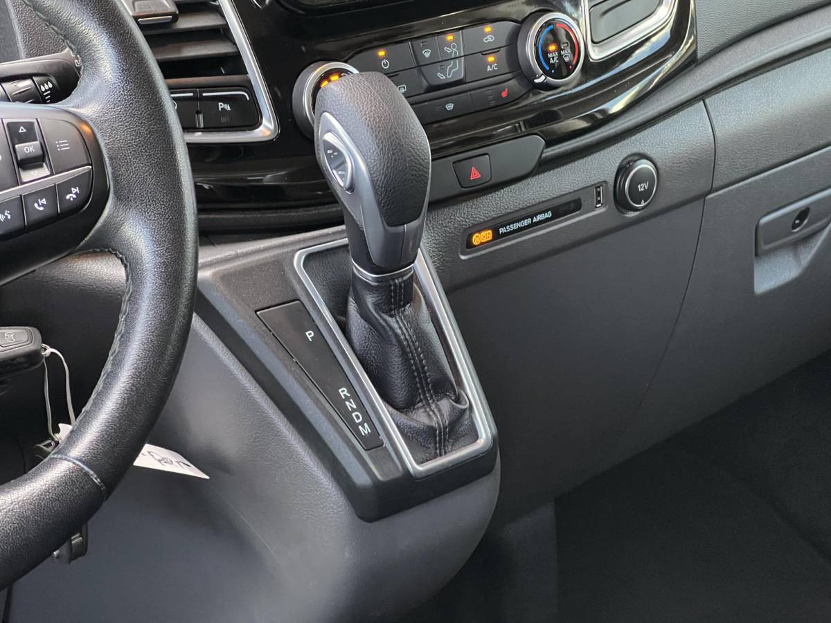 Ford Transit Custom Ford Transit Custom 320 2.0 TDCI L2H1 Limited DC | 125.000 KM | Betimmerde Laadruimte | Navigatie | Adaptieve Cruise Control | Stoelverwarming |