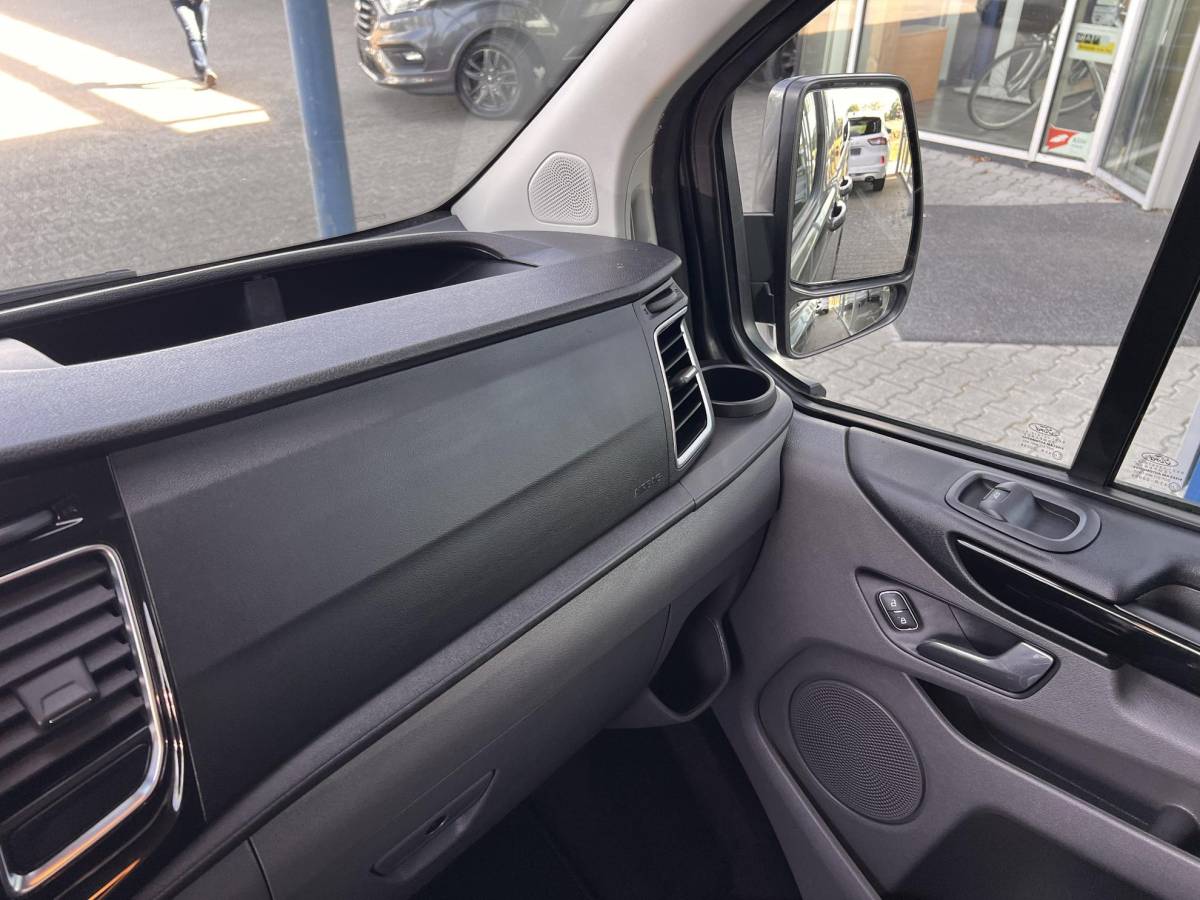 Ford Transit Custom Ford Transit Custom 320 2.0 TDCI L2H1 Limited DC | 125.000 KM | Betimmerde Laadruimte | Navigatie | Adaptieve Cruise Control | Stoelverwarming |