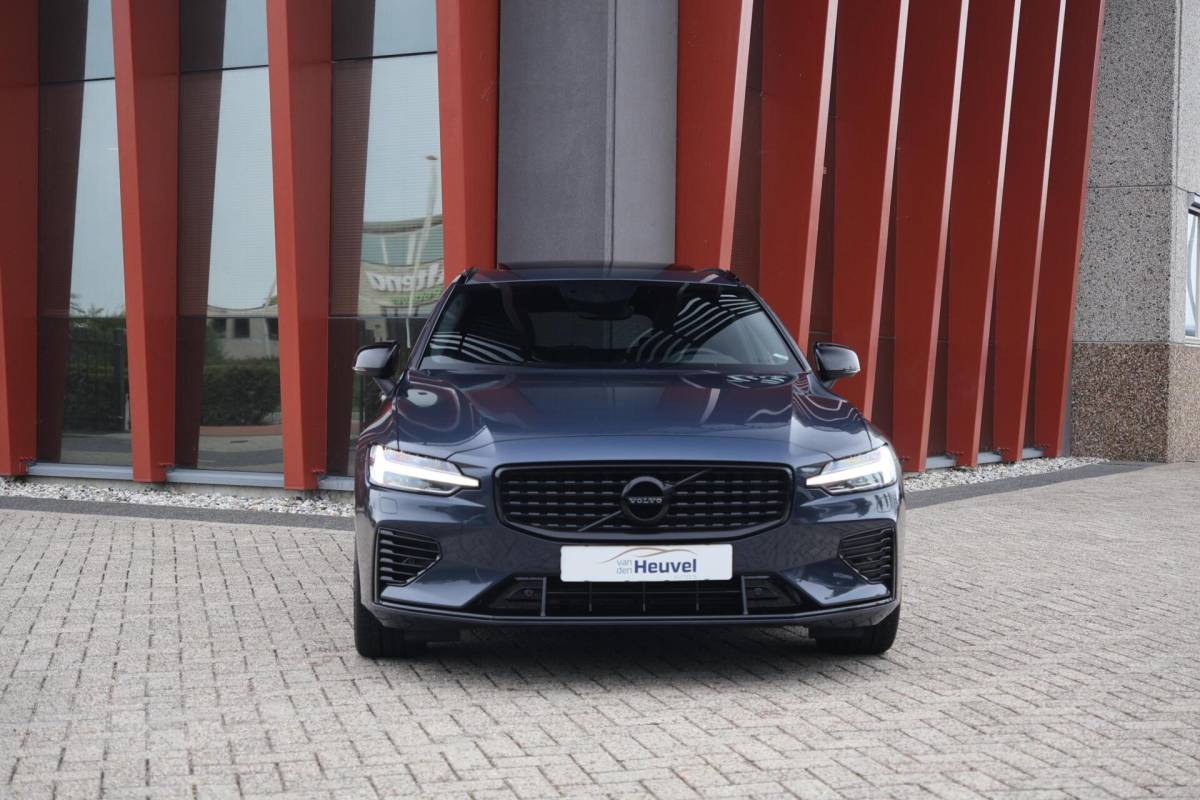 Volvo V60 Volvo V60 T6 Recharge AWD Plus Dark | Stoelverwarming | Trekhaak | Parkeercamera | Panoramadak | H/K | Pilot Assist | Keyless