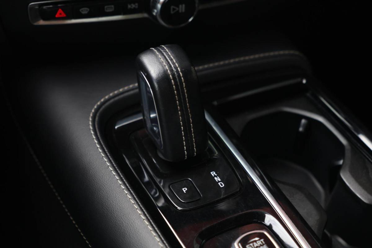 Volvo V60 Volvo V60 T6 Recharge AWD Plus Dark | Stoelverwarming | Trekhaak | Parkeercamera | Panoramadak | H/K | Pilot Assist | Keyless
