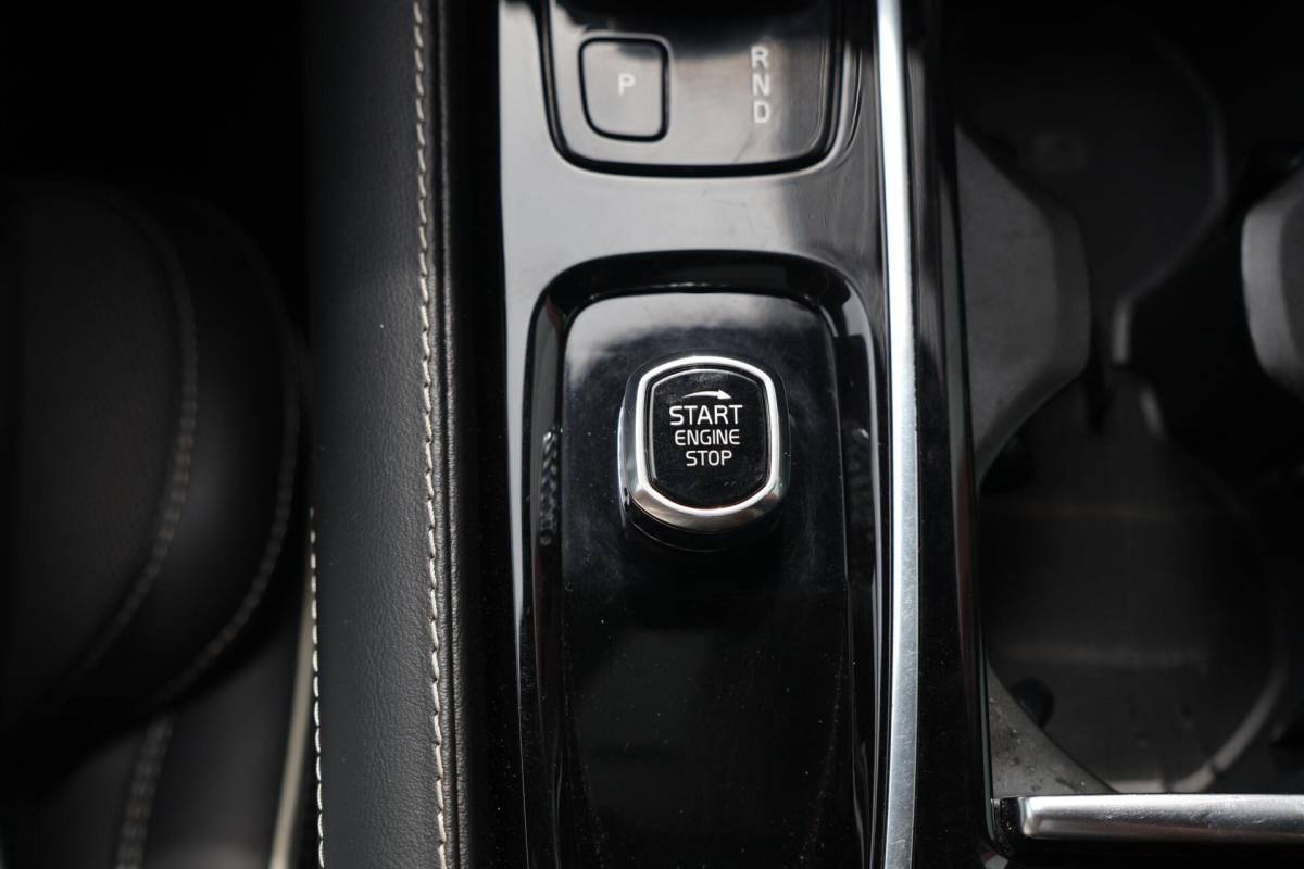Volvo V60 Volvo V60 T6 Recharge AWD Plus Dark | Stoelverwarming | Trekhaak | Parkeercamera | Panoramadak | H/K | Pilot Assist | Keyless