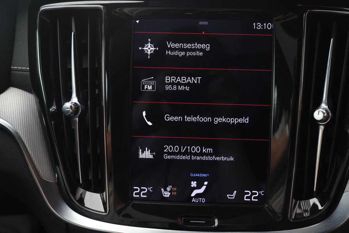 Volvo V60 Volvo V60 T6 Recharge AWD Plus Dark | Stoelverwarming | Trekhaak | Parkeercamera | Panoramadak | H/K | Pilot Assist | Keyless
