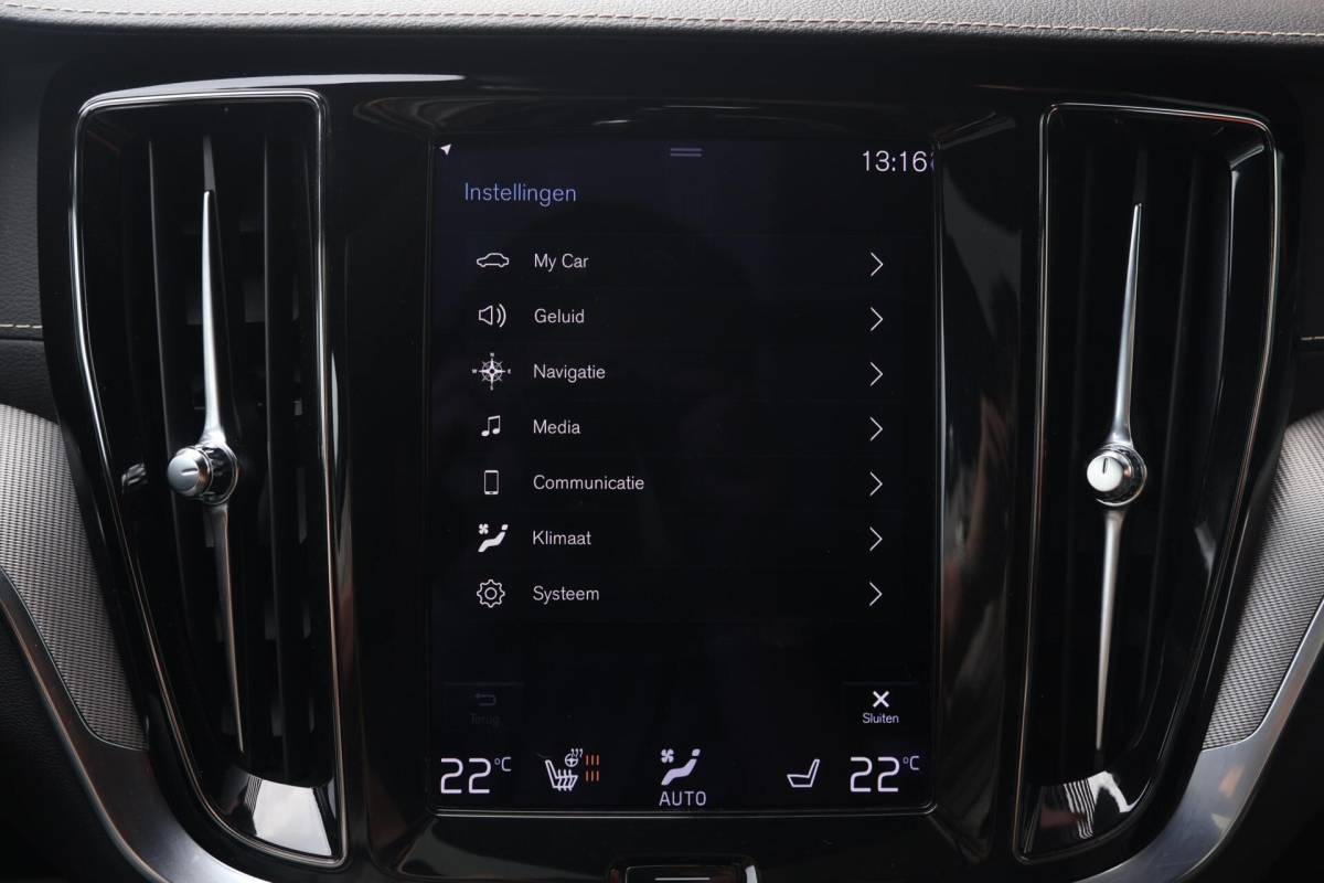 Volvo V60 Volvo V60 T6 Recharge AWD Plus Dark | Stoelverwarming | Trekhaak | Parkeercamera | Panoramadak | H/K | Pilot Assist | Keyless