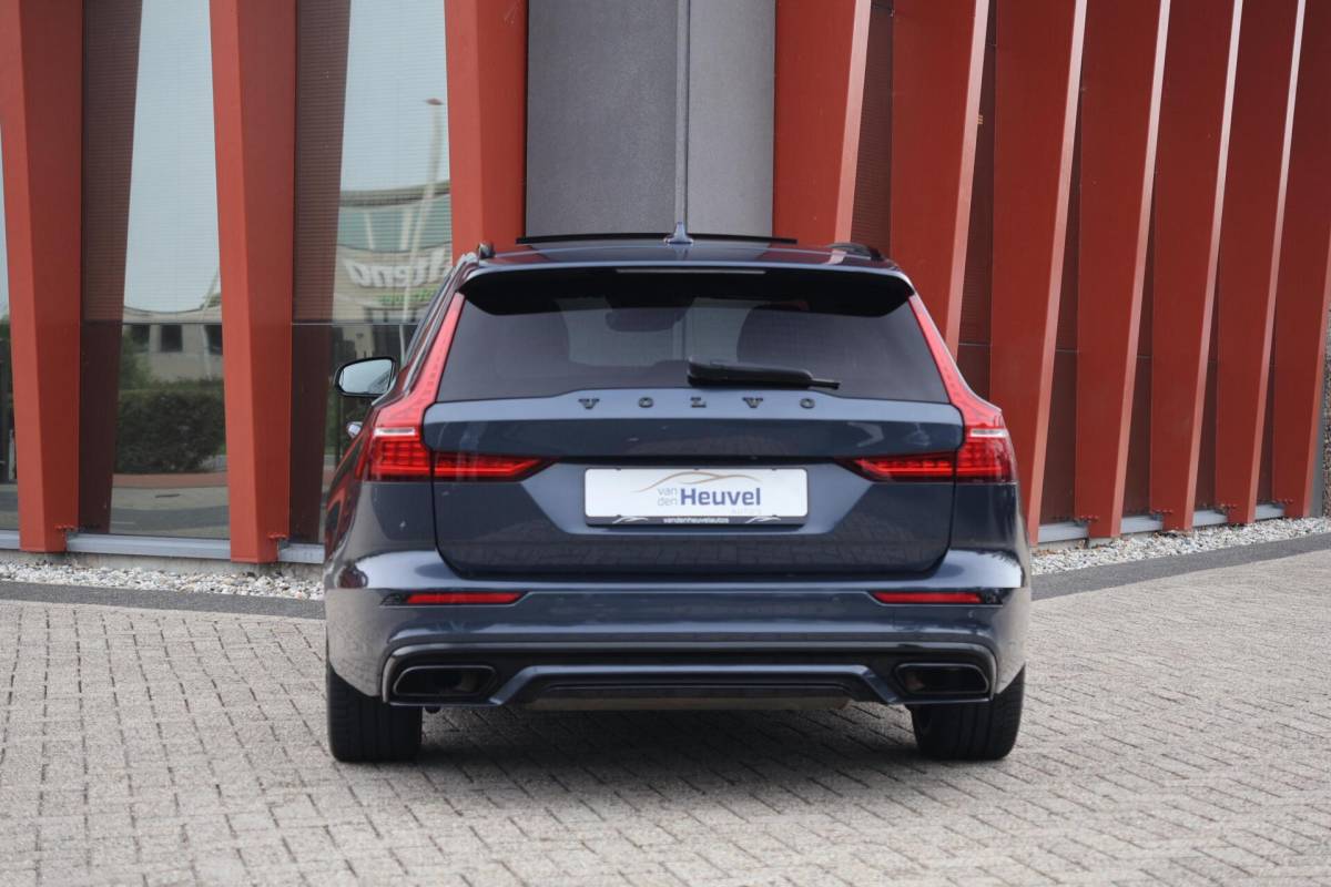 Volvo V60 Volvo V60 T6 Recharge AWD Plus Dark | Stoelverwarming | Trekhaak | Parkeercamera | Panoramadak | H/K | Pilot Assist | Keyless